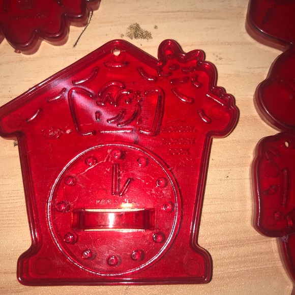 HRM Design Red Plastic Cookie Cutter 23 lot - Picture 3 of 4